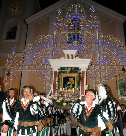 Processione in onore di Maria Santissima Incoronata del Rovo